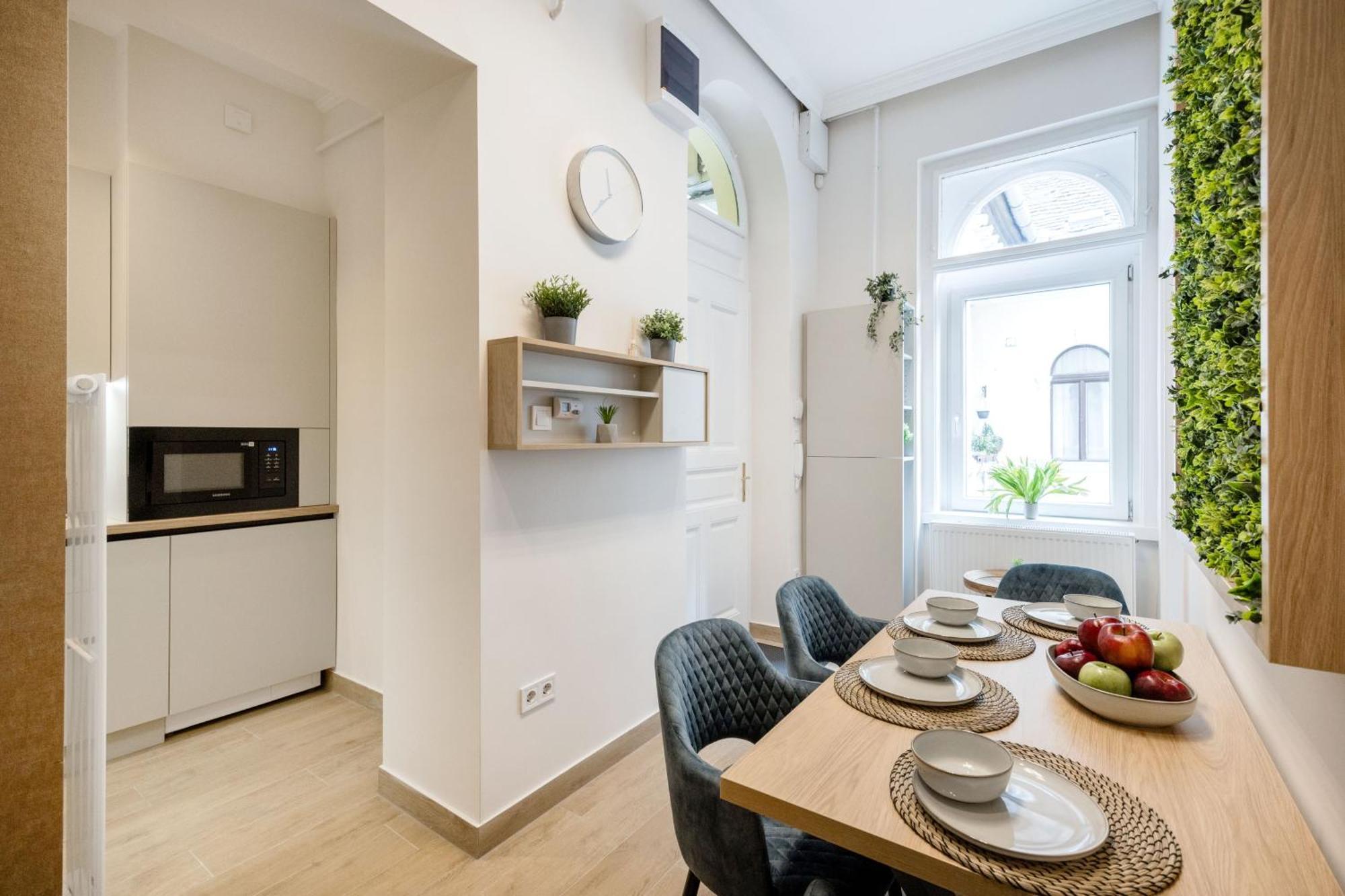Ferienwohnung Sleek Downtown Living Budapest Exterior foto
