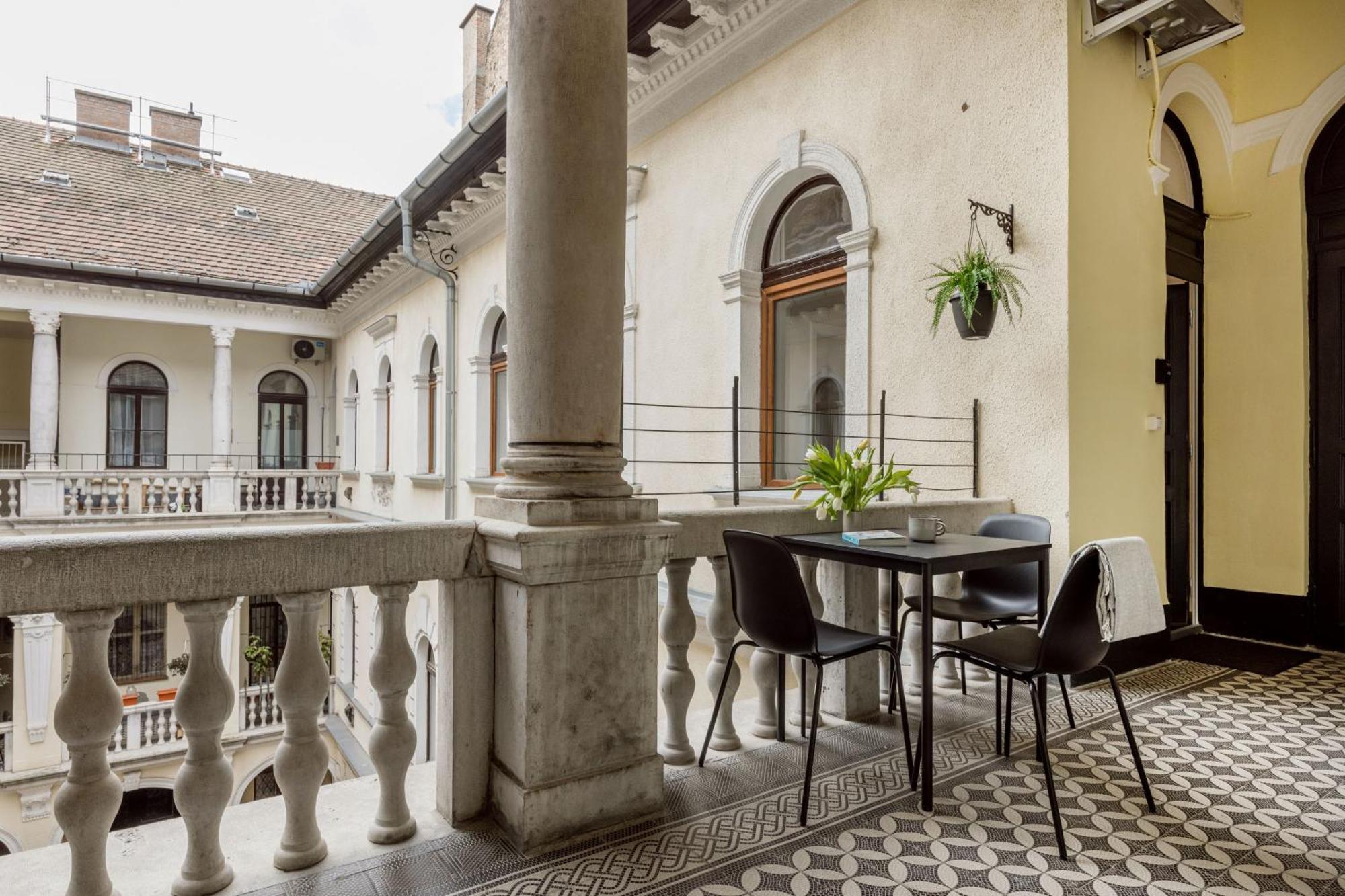 Ferienwohnung Sleek Downtown Living Budapest Exterior foto