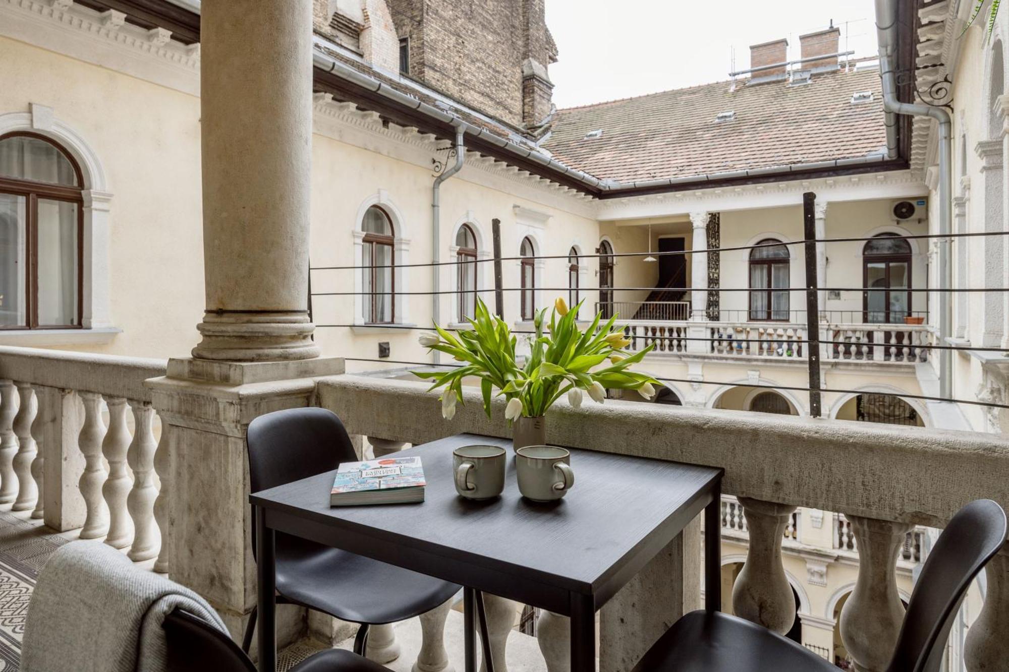 Ferienwohnung Sleek Downtown Living Budapest Exterior foto